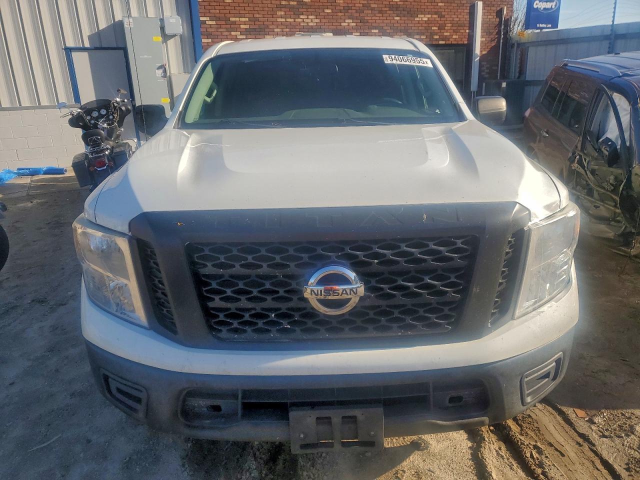 2017 Nissan Titan S - Фото 5