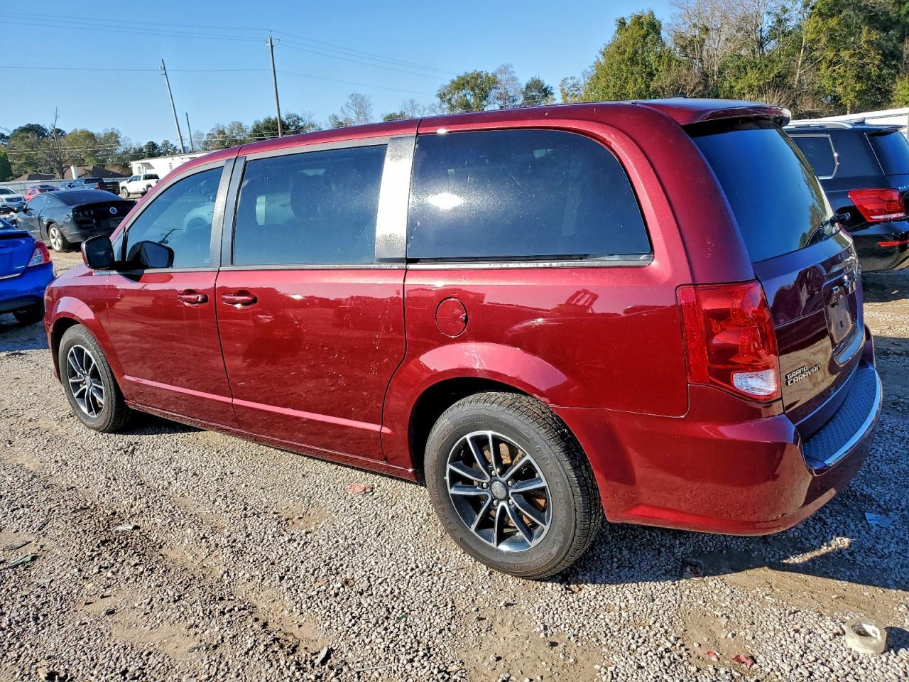 2019 Dodge Grand Caravan Gt - Image 2