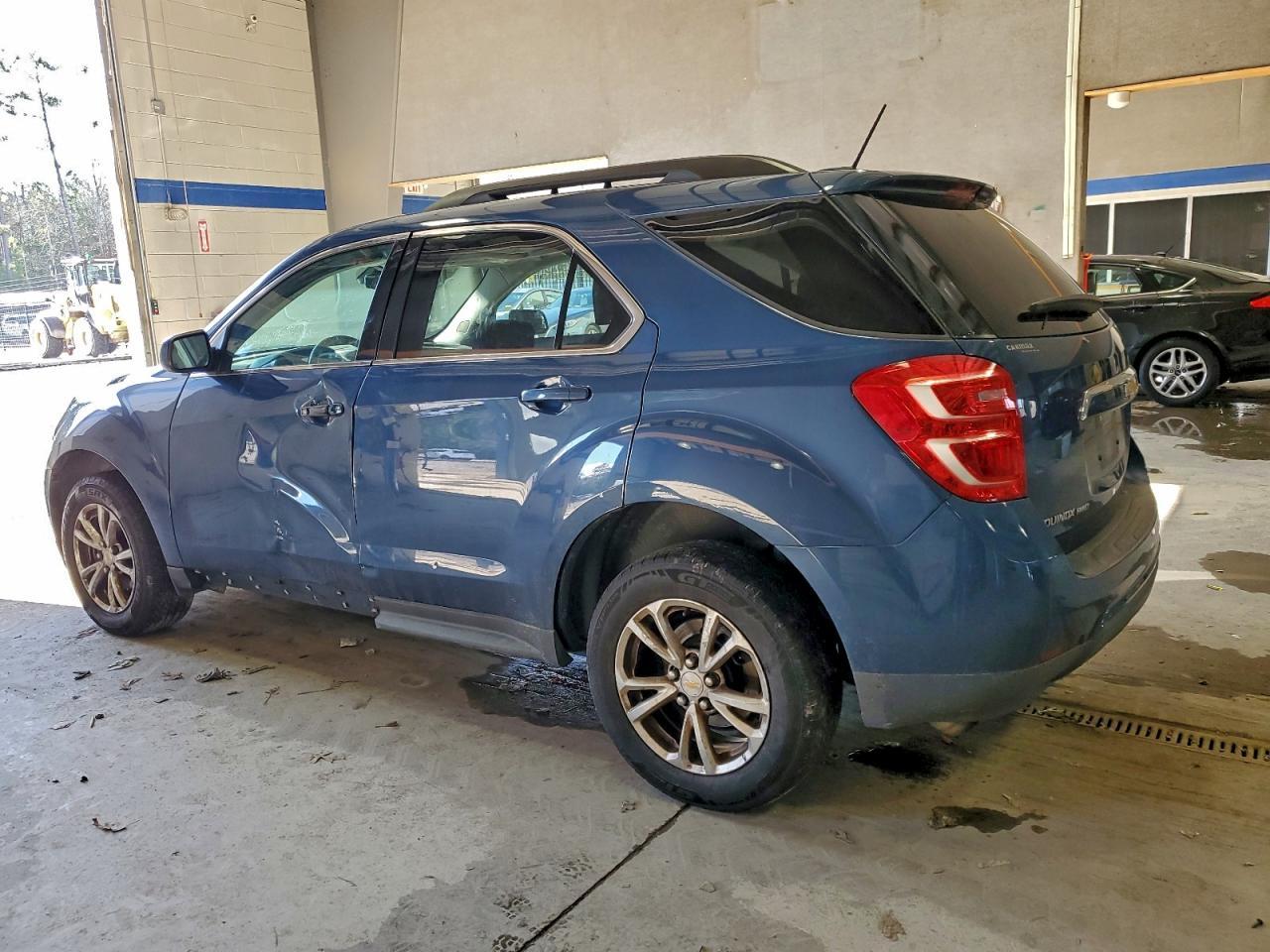 2017 Chevrolet Equinox Lt - Image 2