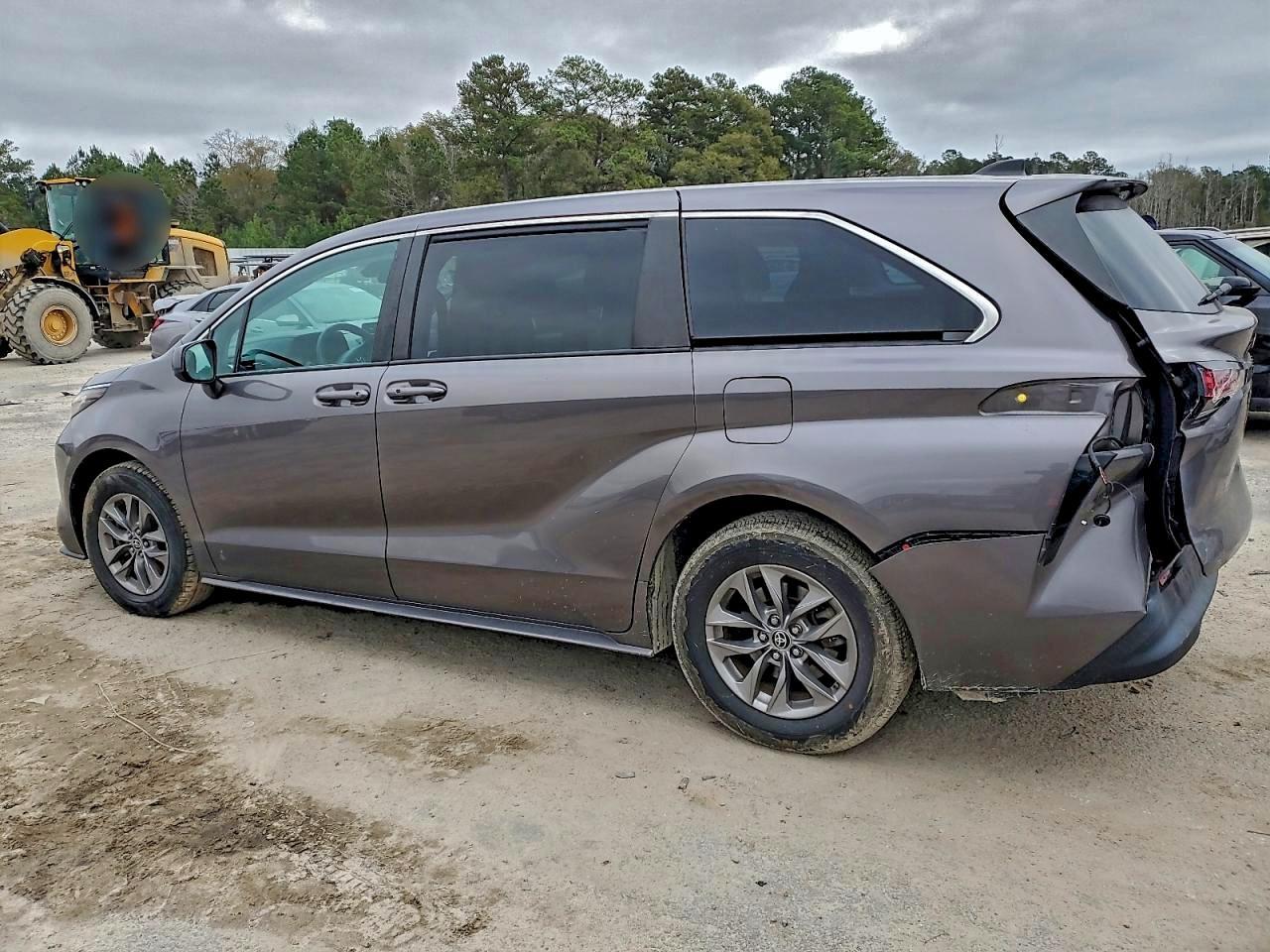2022 Toyota Sienna Le - Фото 2