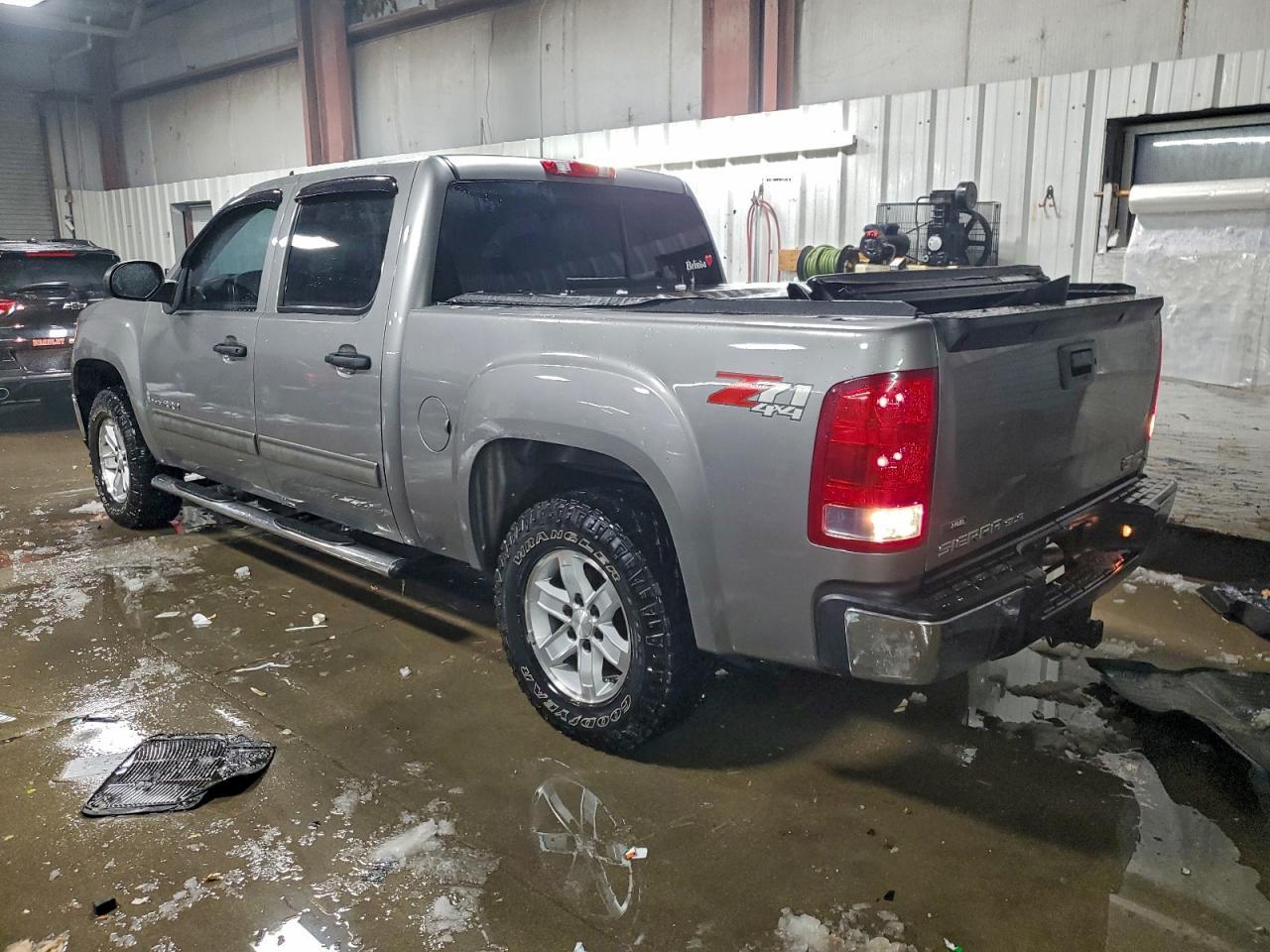 2008 GMC Sierra K1500 - Image 2