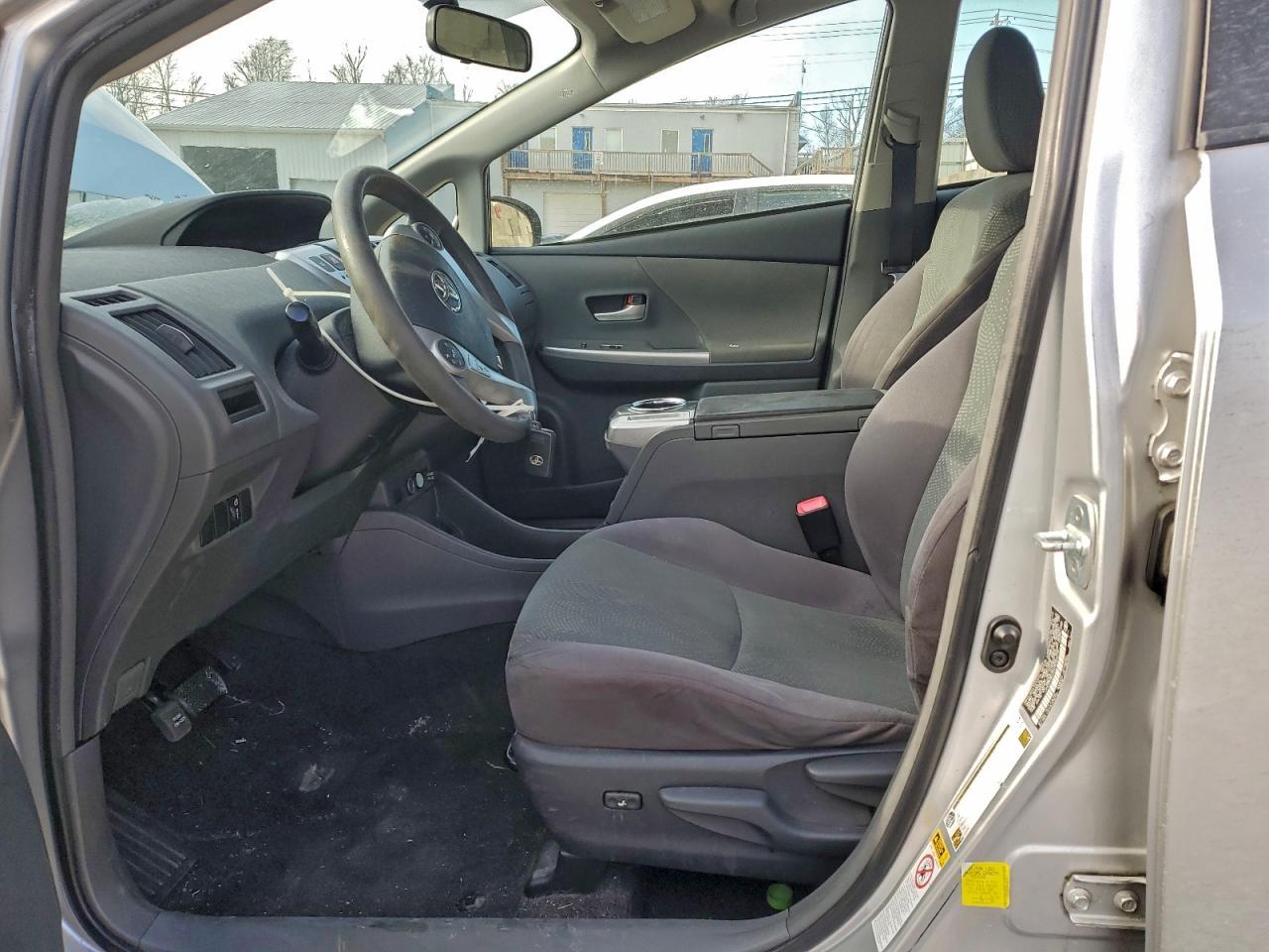 2013 Toyota Prius V - Фото 7