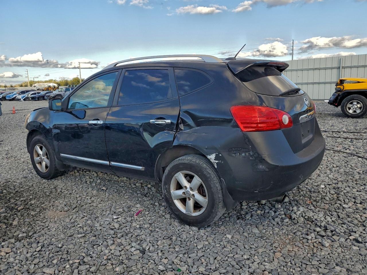 2011 Nissan Rogue S - Image 2