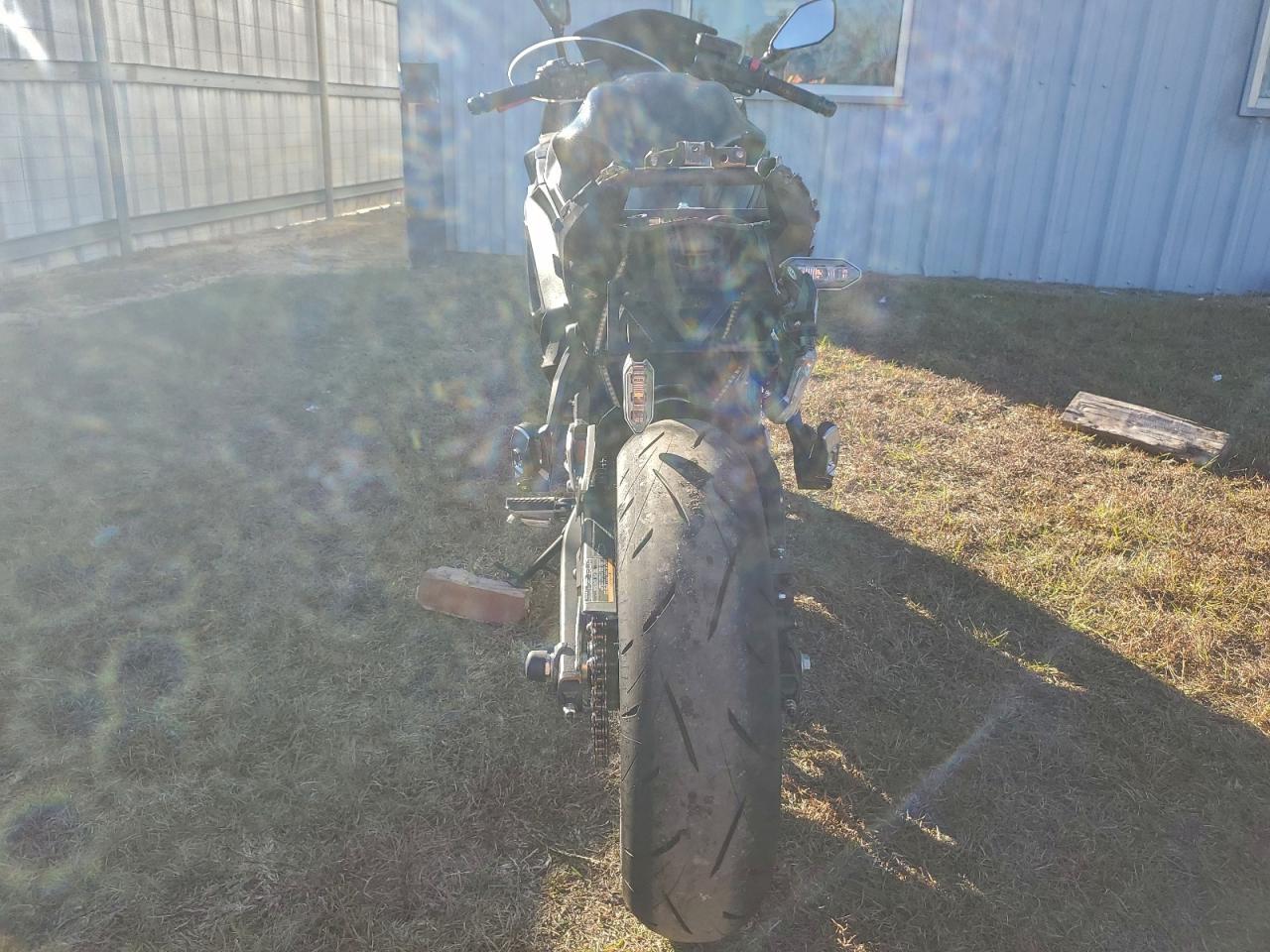 2025 Kawasaki Ex650 R - Фото 4