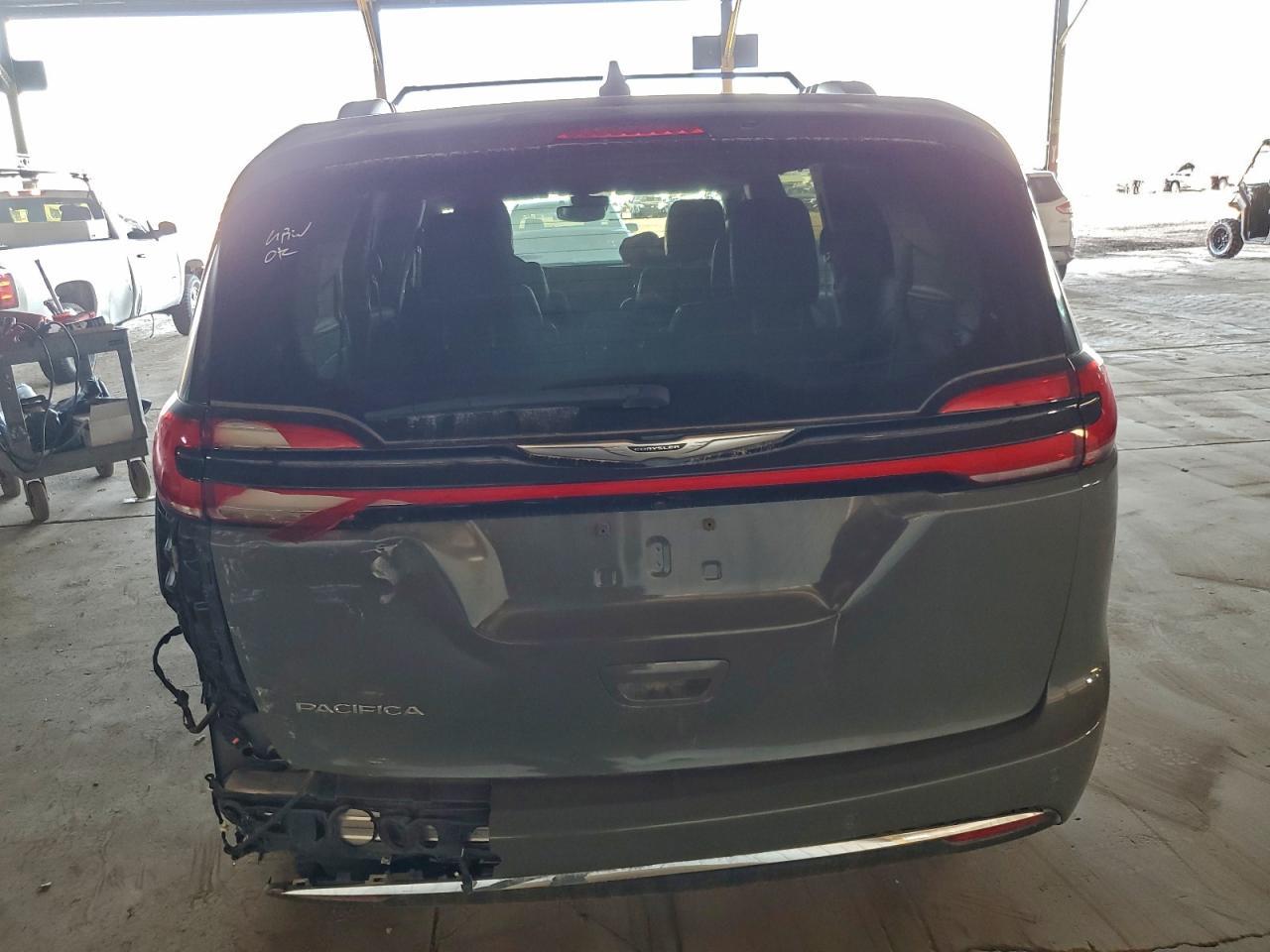 2022 Chrysler Pacifica Touring L - Image 6