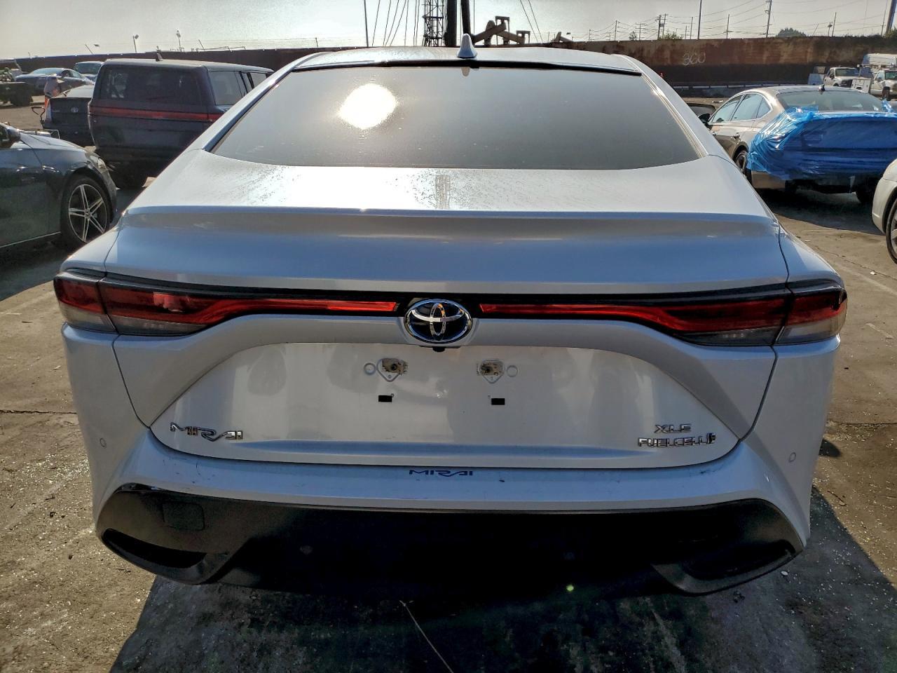 2022 Toyota Mirai Le - Фото 6