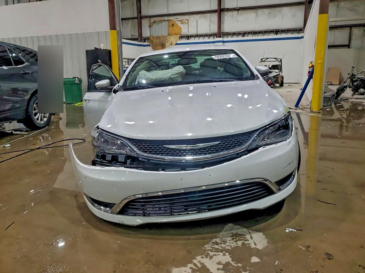 2015 Chrysler 200 Limited - Фото 5