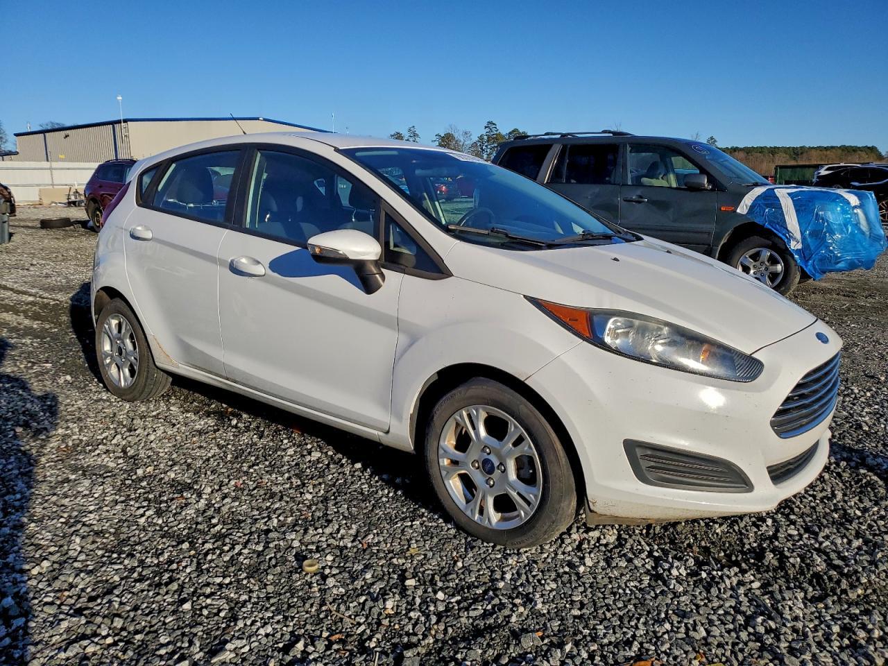 2016 Ford Fiesta Se - Фото 4