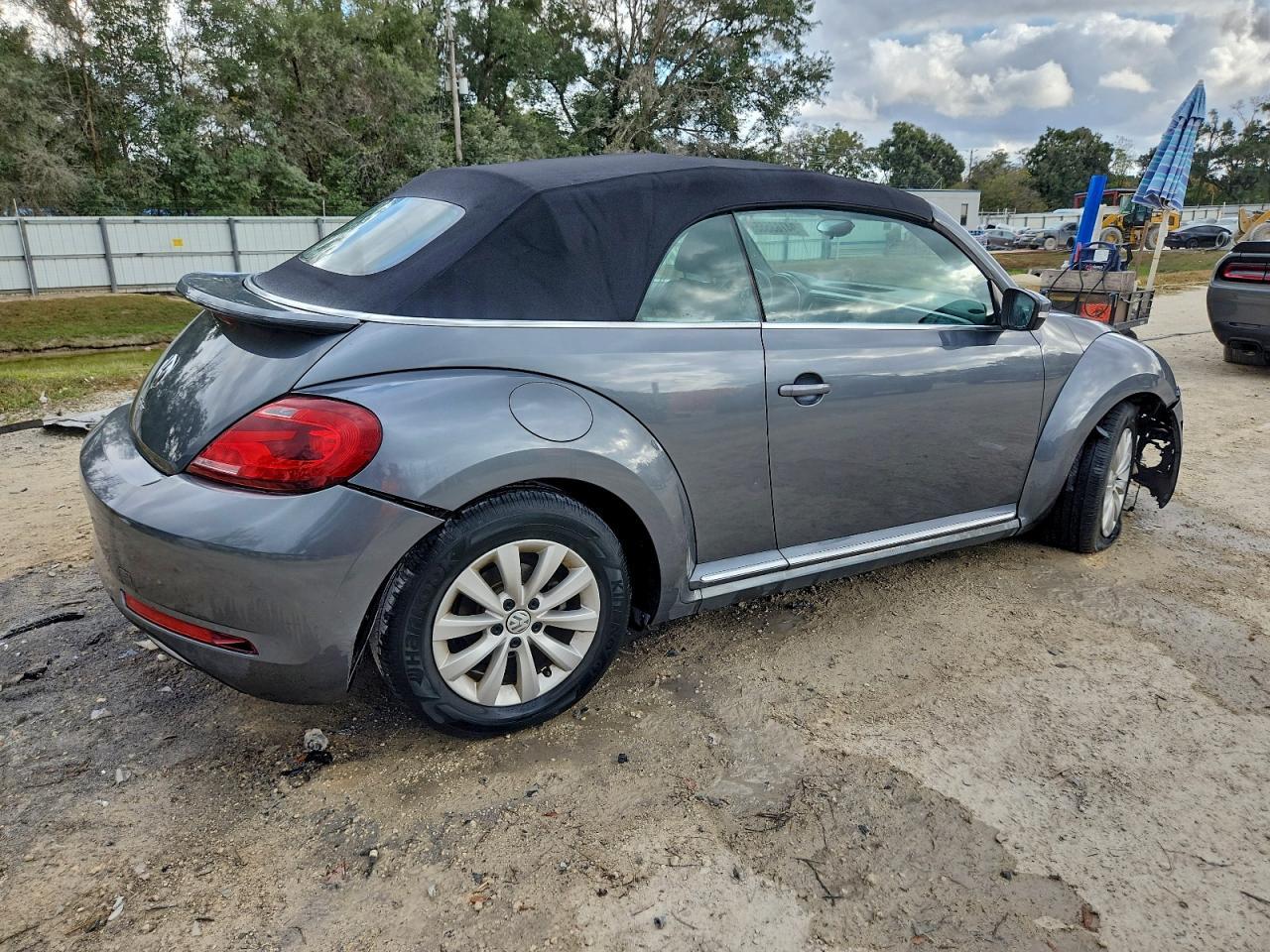 2019 Volkswagen Beetle S - Фото 3