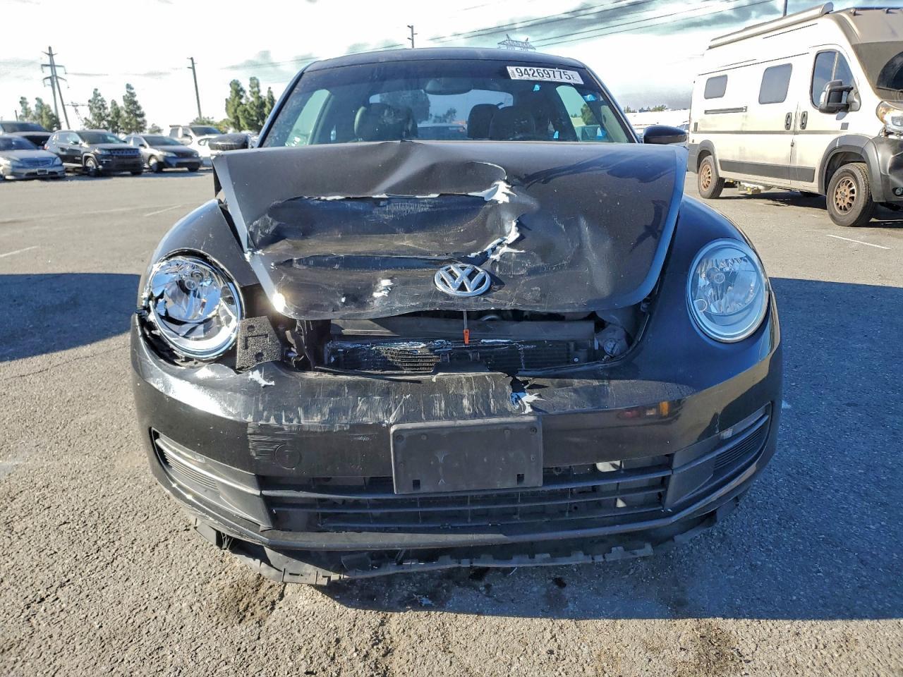 2013 Volkswagen Beetle - Image 5