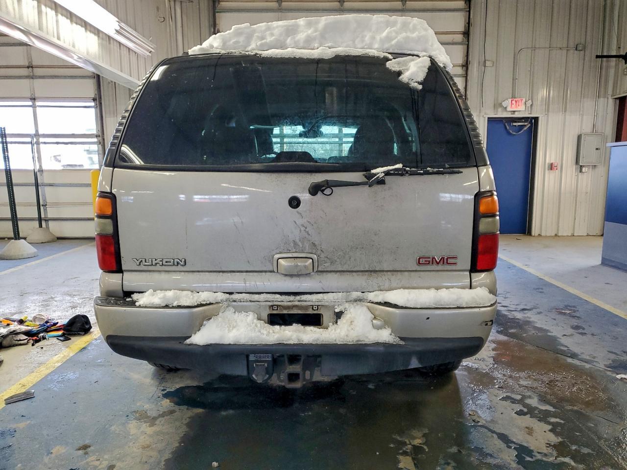 2004 GMC Yukon Denali - Image 6