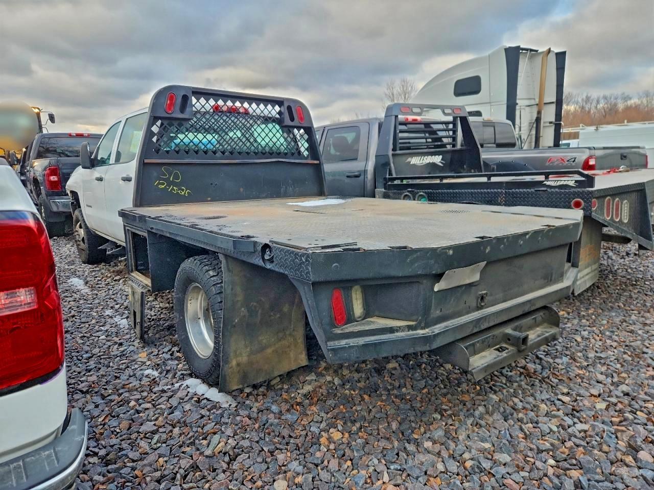 2015 Chevrolet Silverado K3500 - Фото 2