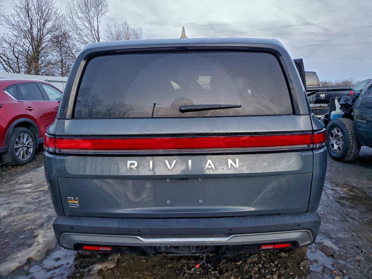 2023 Rivian R1S Adventure - Фото 6