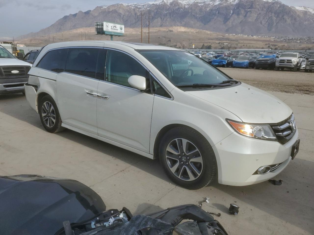 2015 Honda Odyssey Touring - Image 4