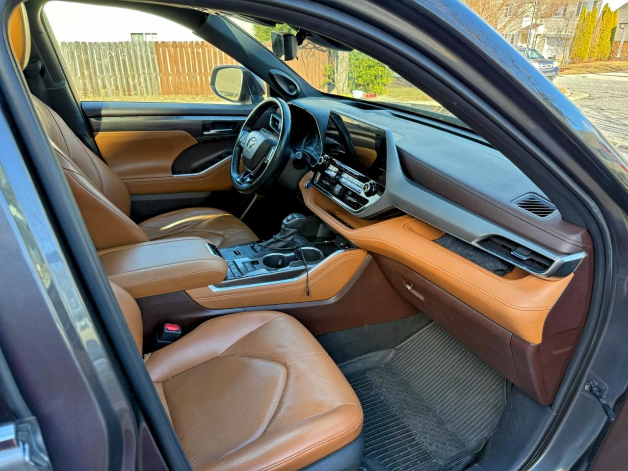 2021 Toyota Highlander Hybrid Platinum - Image 5