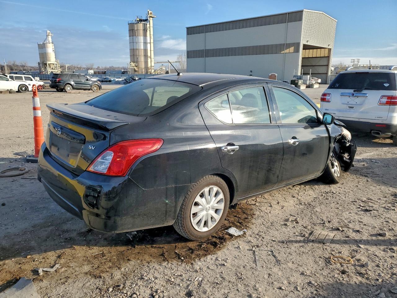 2018 Nissan Versa S - Фото 3