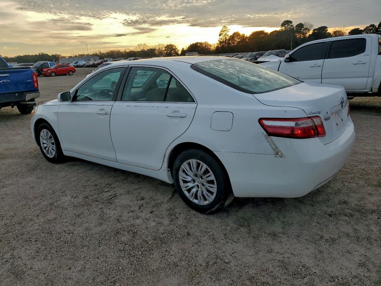 2009 Toyota Camry Base - Фото 2