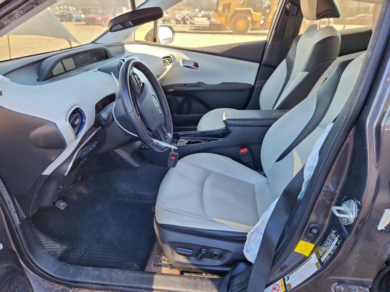 2022 Toyota Prius Night Shade - Image 7