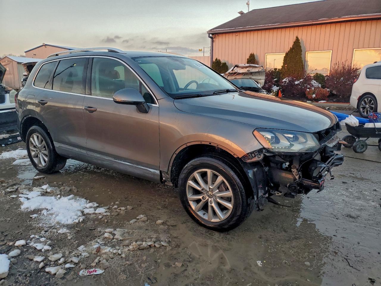 2014 Volkswagen Touareg V6 - Image 4