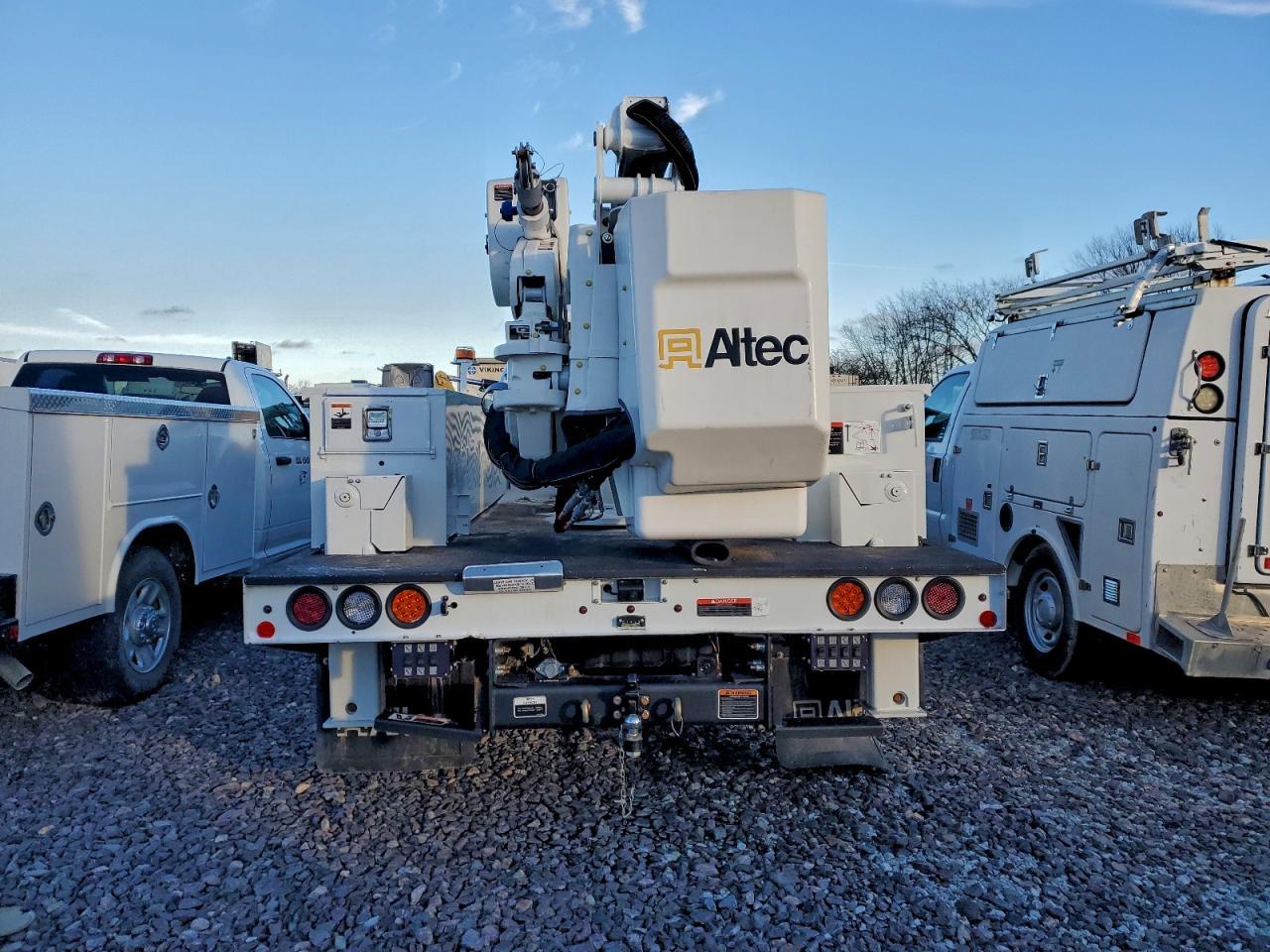 2025 Ford F550 Super Duty Bucket Truck - Фото 6