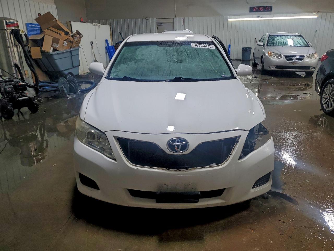 2010 Toyota Camry Le - Фото 5