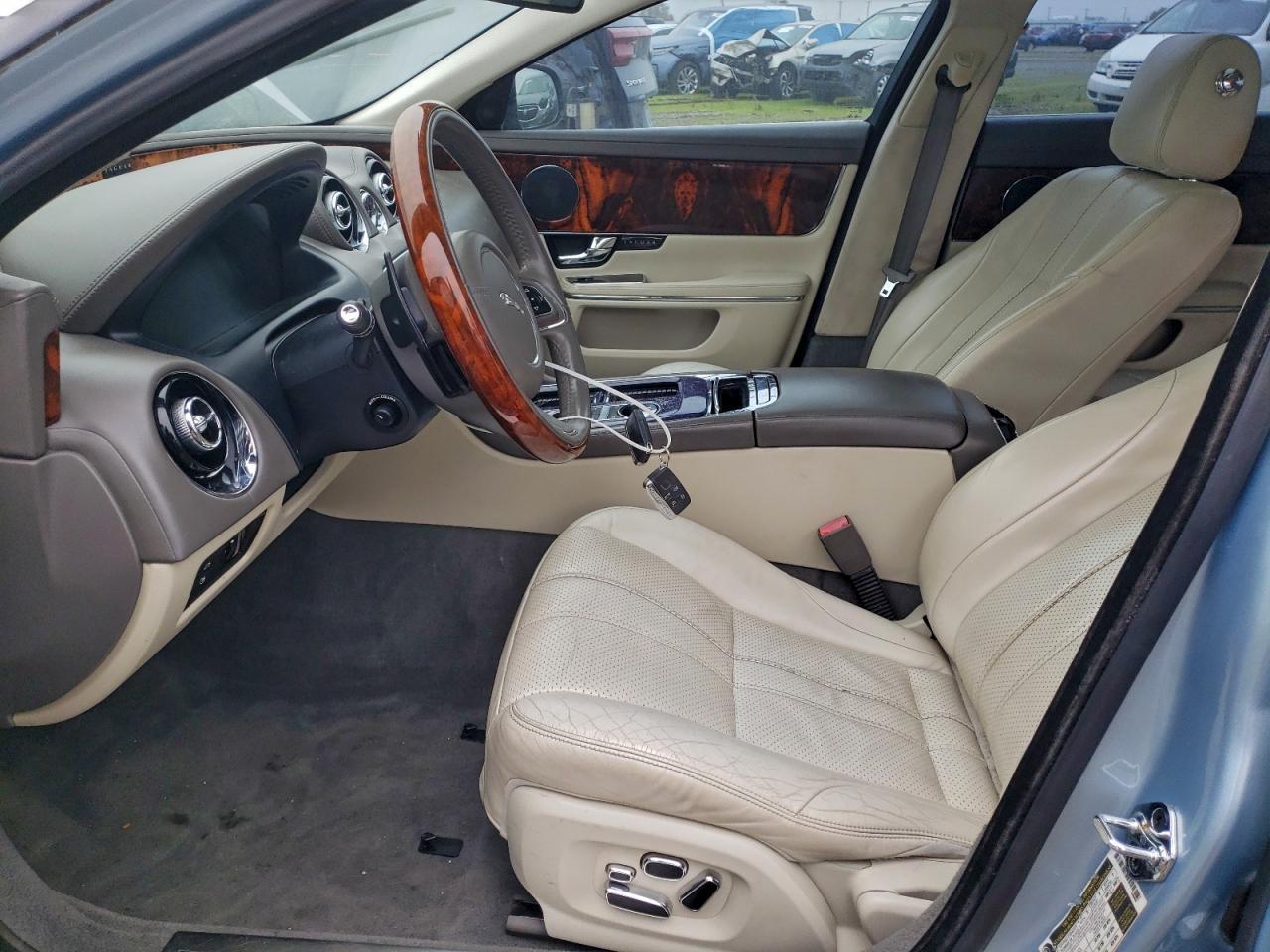 2012 Jaguar Xj - Image 7