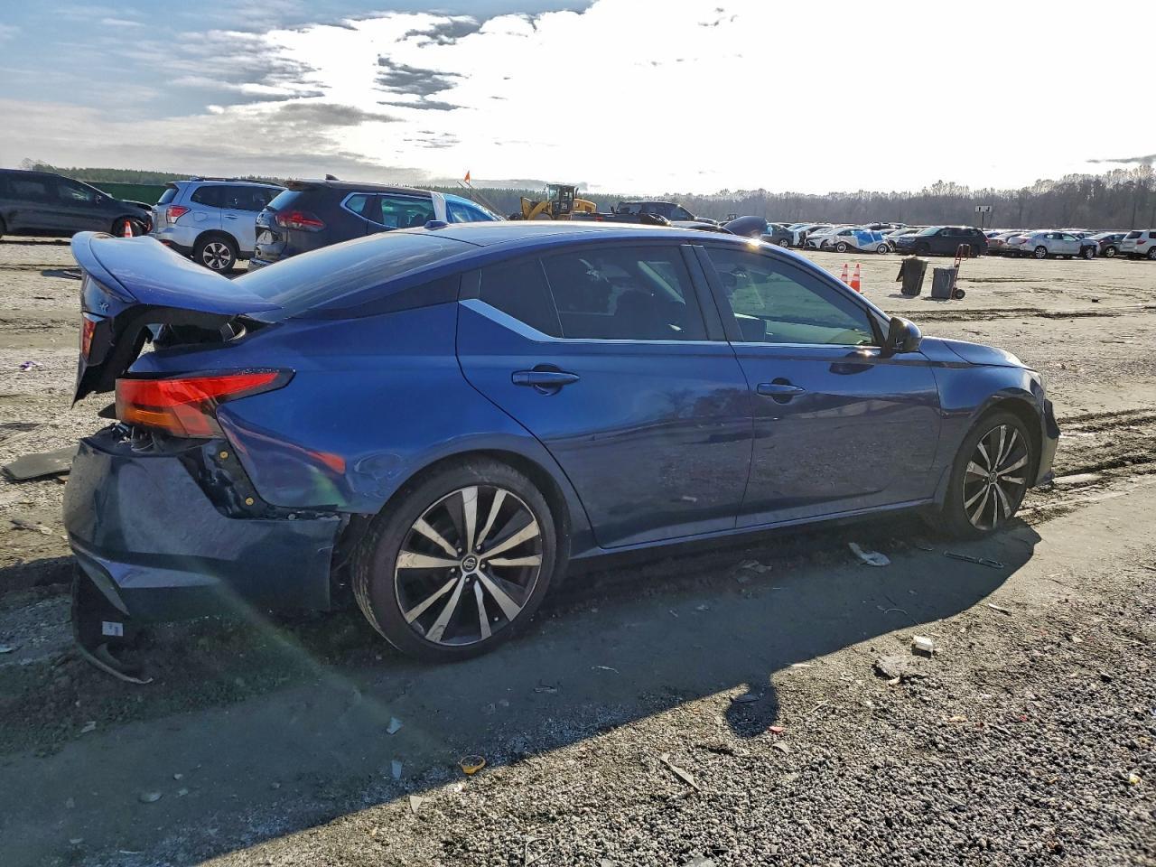 2019 Nissan Altima Sr - Image 3