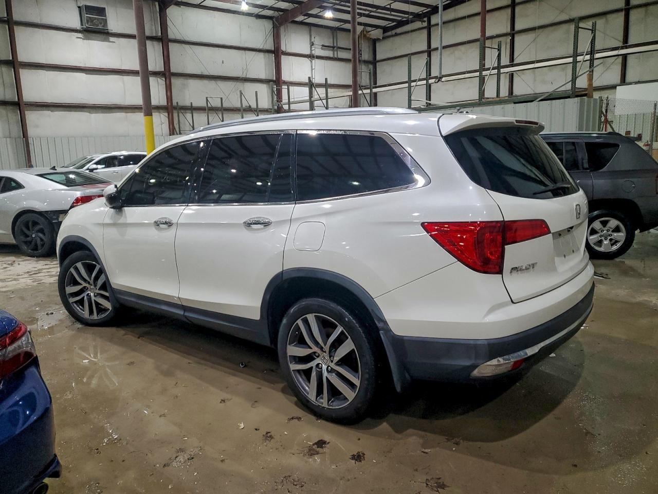 2017 Honda Pilot Elite - Фото 2