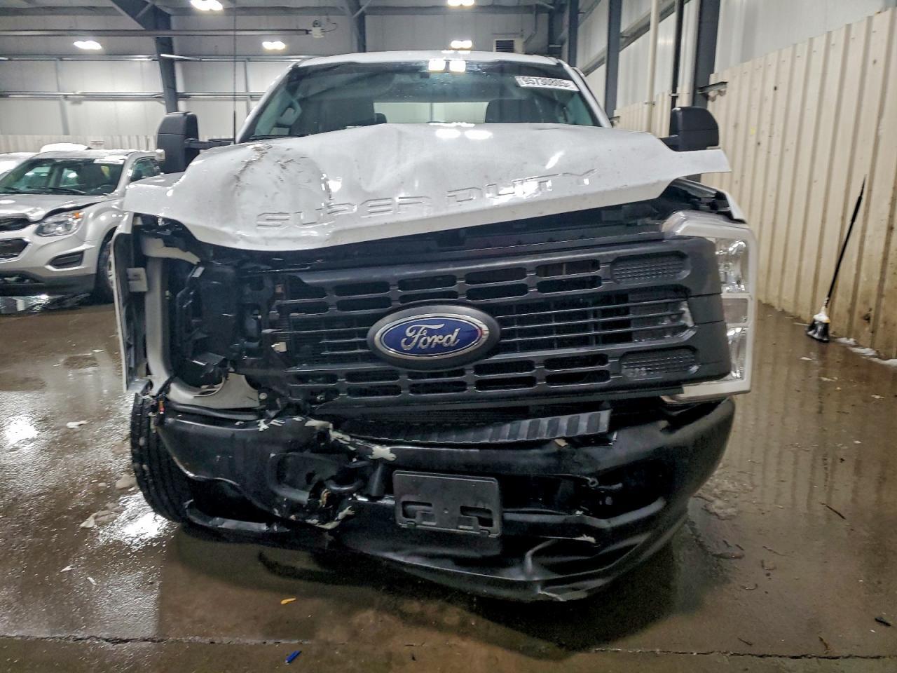 2025 Ford F250 Super Duty - Фото 5