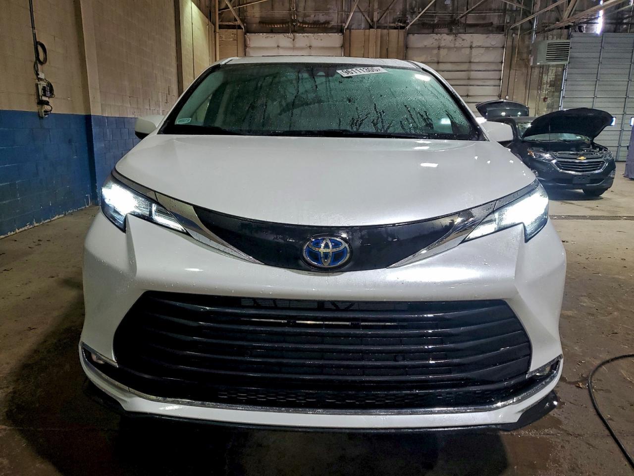 2022 Toyota Sienna Xle - Фото 5