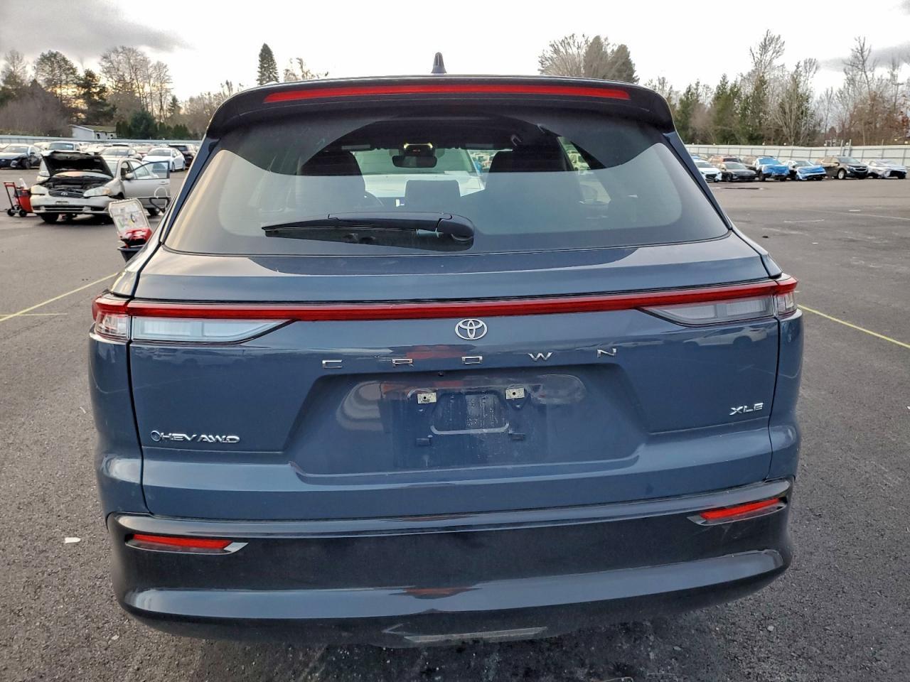 2025 Toyota Crown Signia Xle - Фото 6