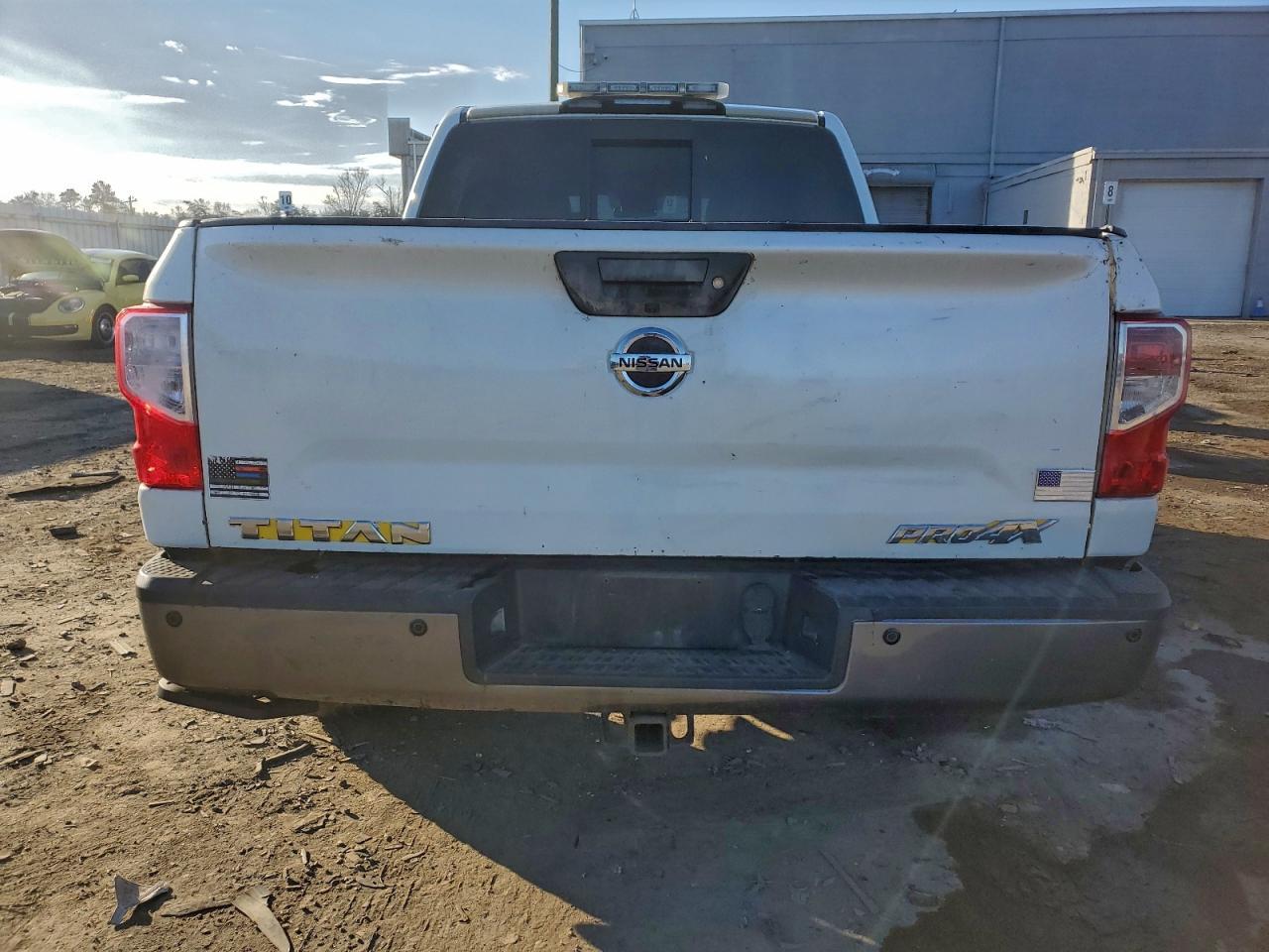 2019 Nissan Titan Pro-4X - Фото 6