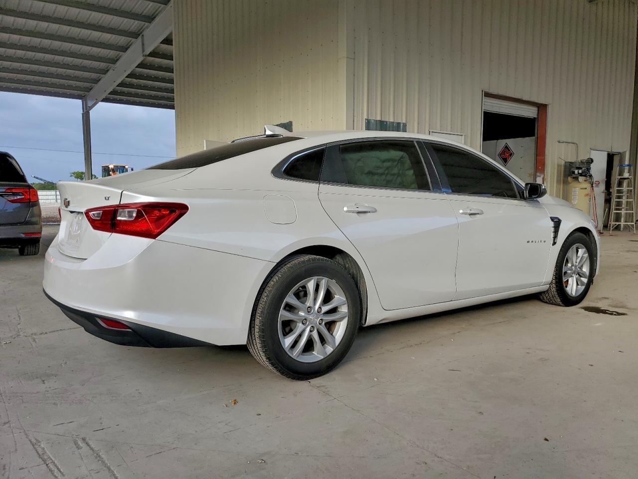 2017 Chevrolet Malibu Lt - Фото 3