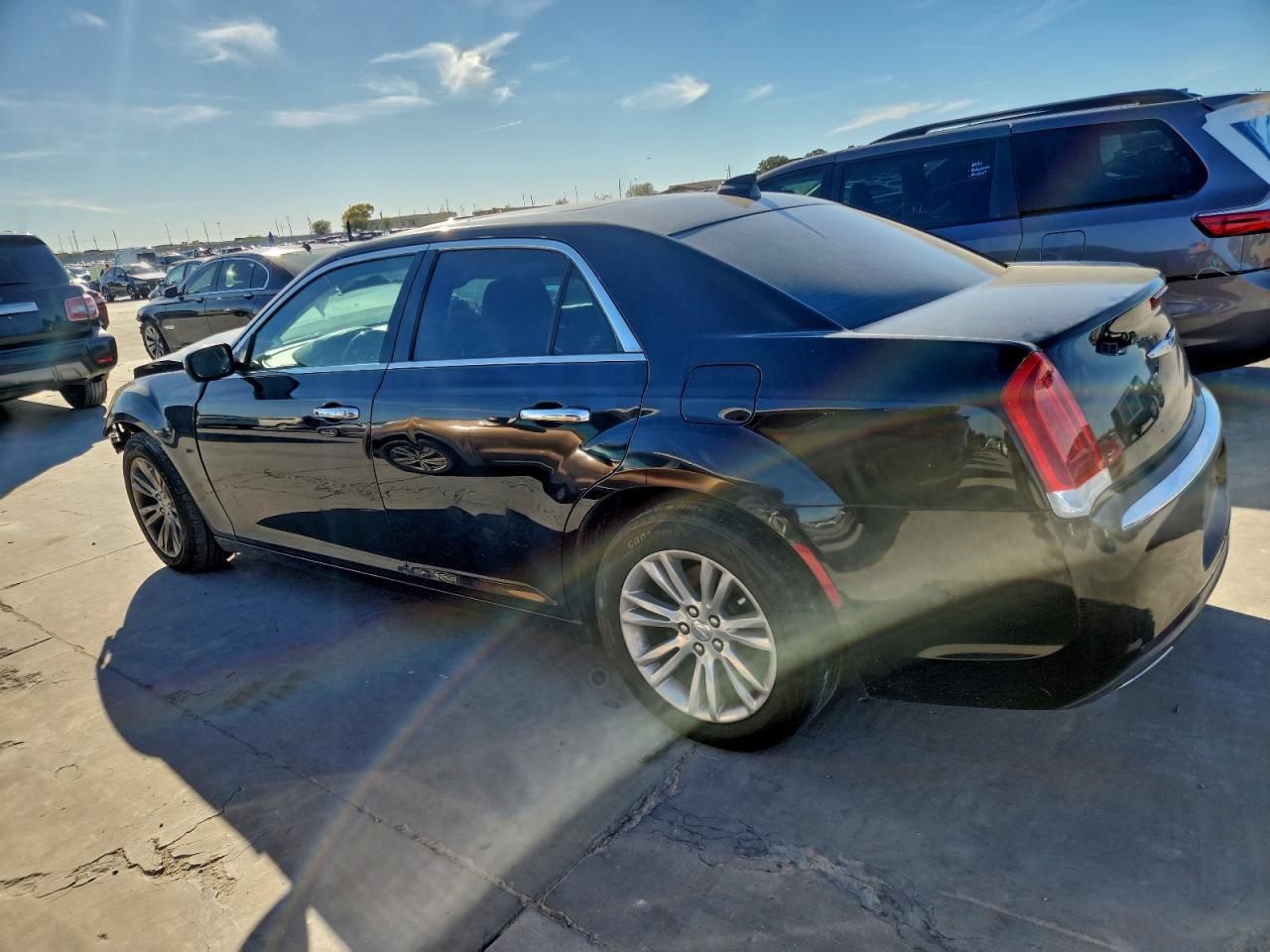 2016 Chrysler 300C - Image 2