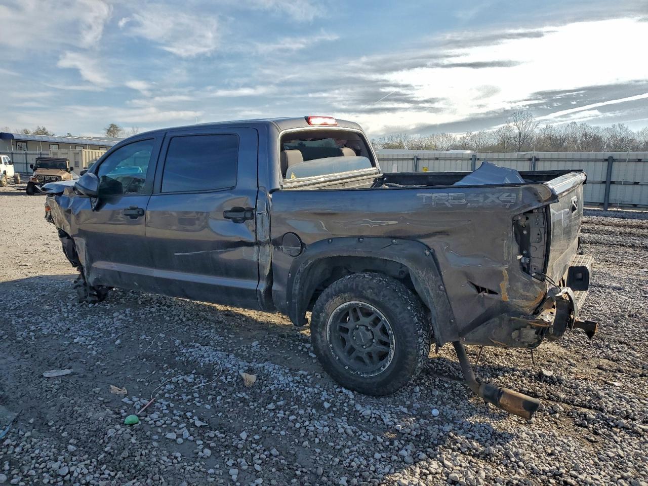 2018 Toyota Tundra Crewmax Sr5 - Image 2