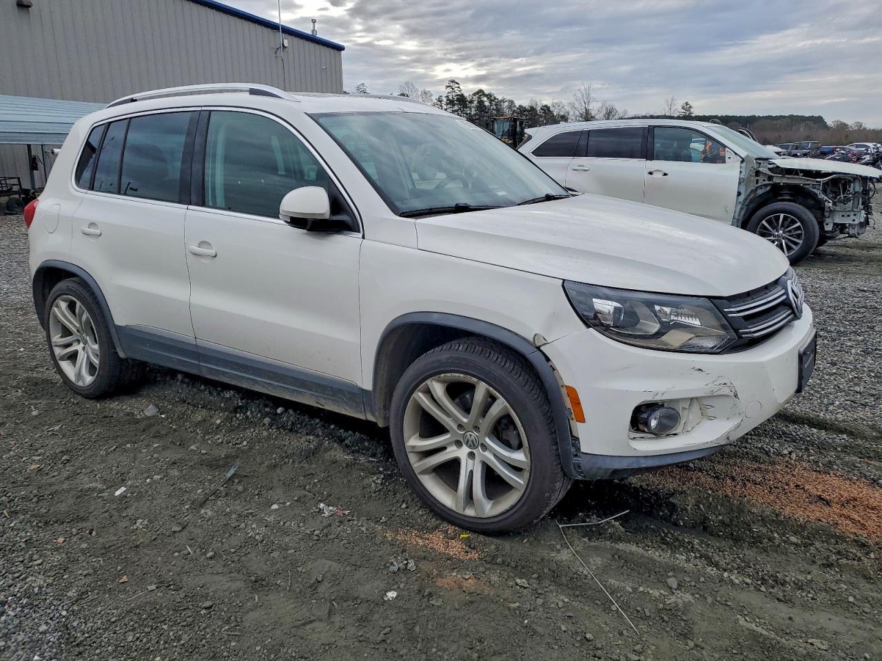 2013 Volkswagen Tiguan S - Image 4