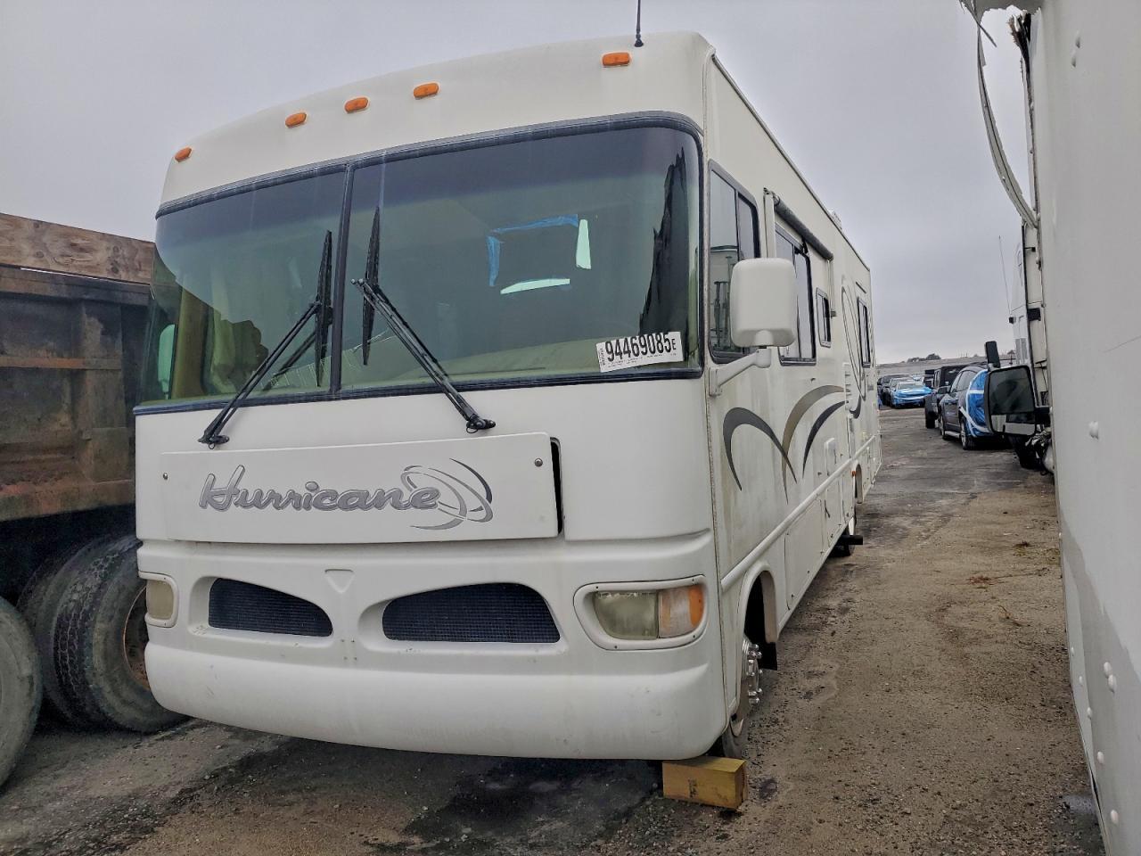 2002 Ford F550 Super Duty Hurricane Recreational Vehicle - Image 2