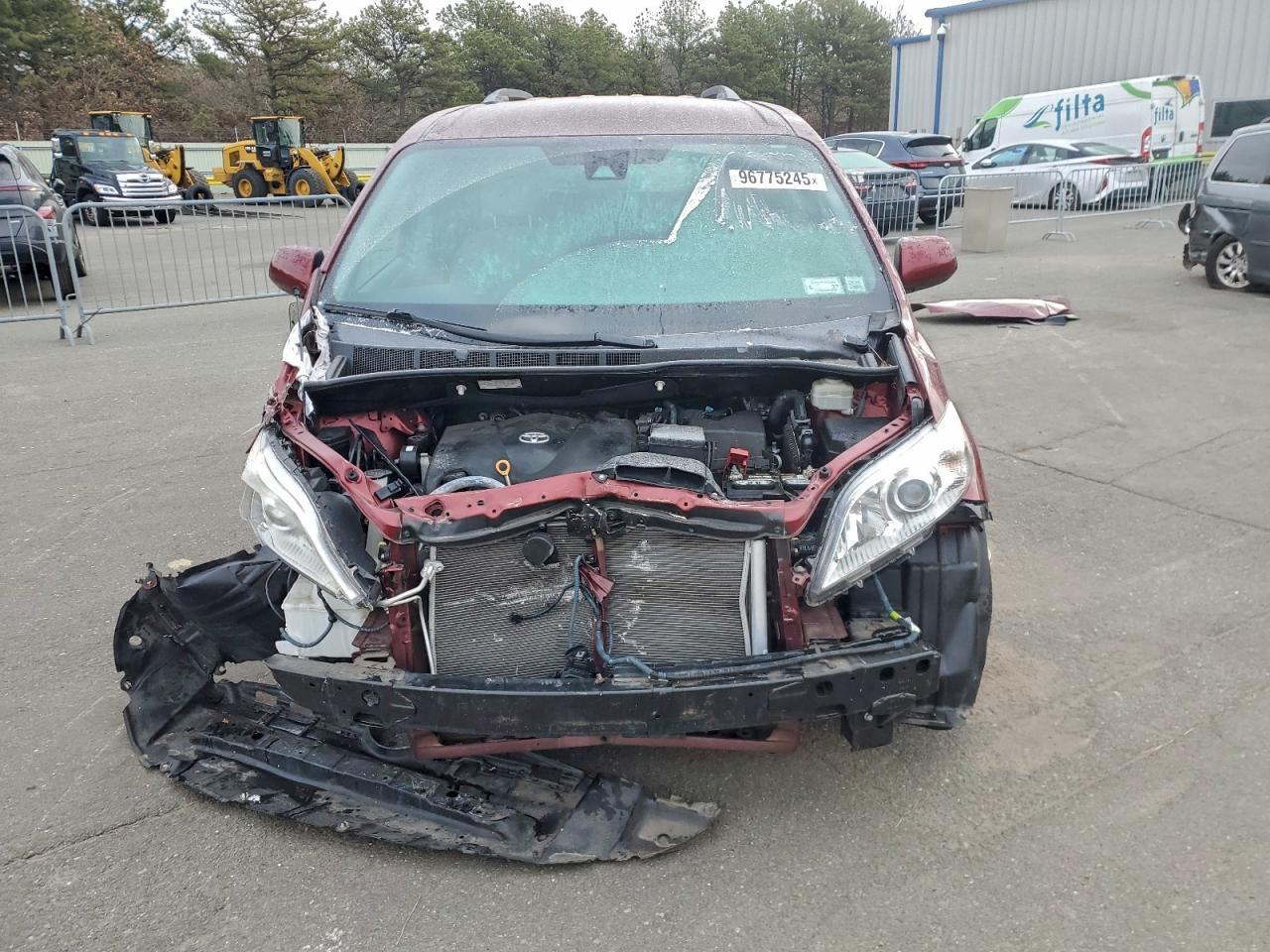 2020 Toyota Sienna Le - Фото 5