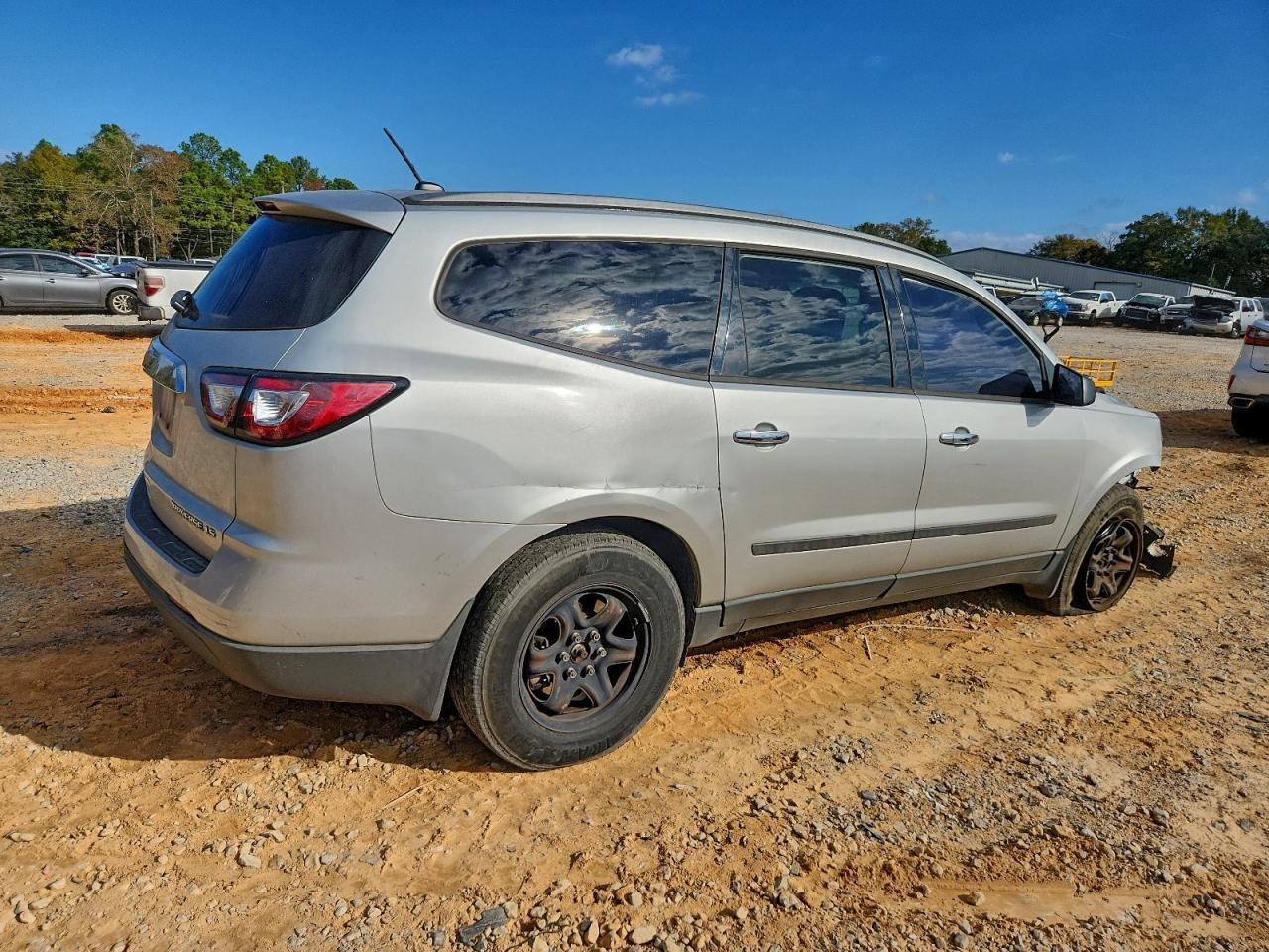 2015 Chevrolet Traverse Ls - Фото 3