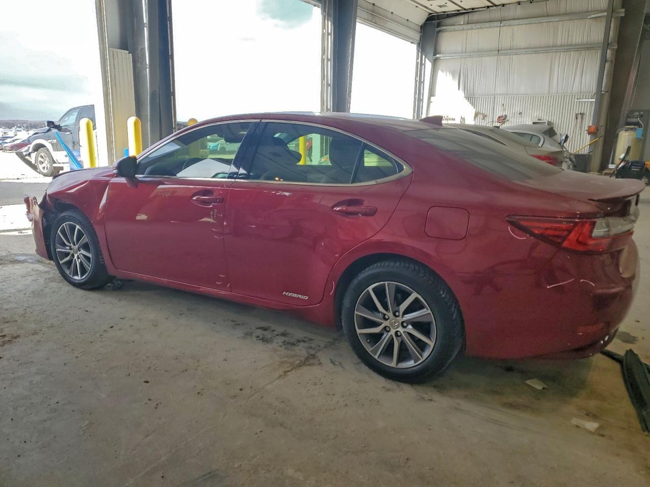 2016 Lexus Es 300H - Фото 2