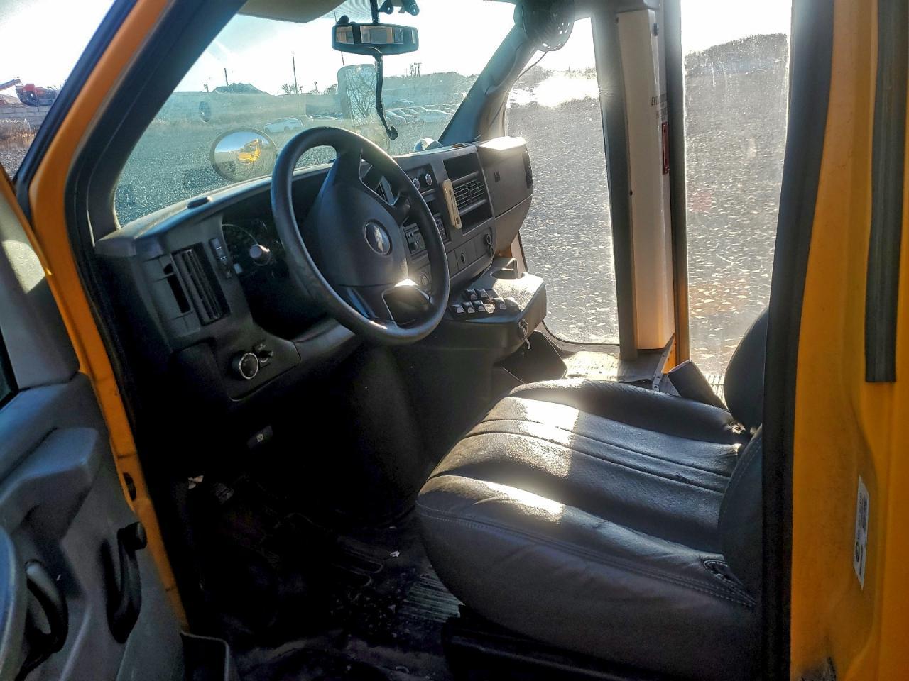 2012 Chevrolet Express School Bus - Фото 5
