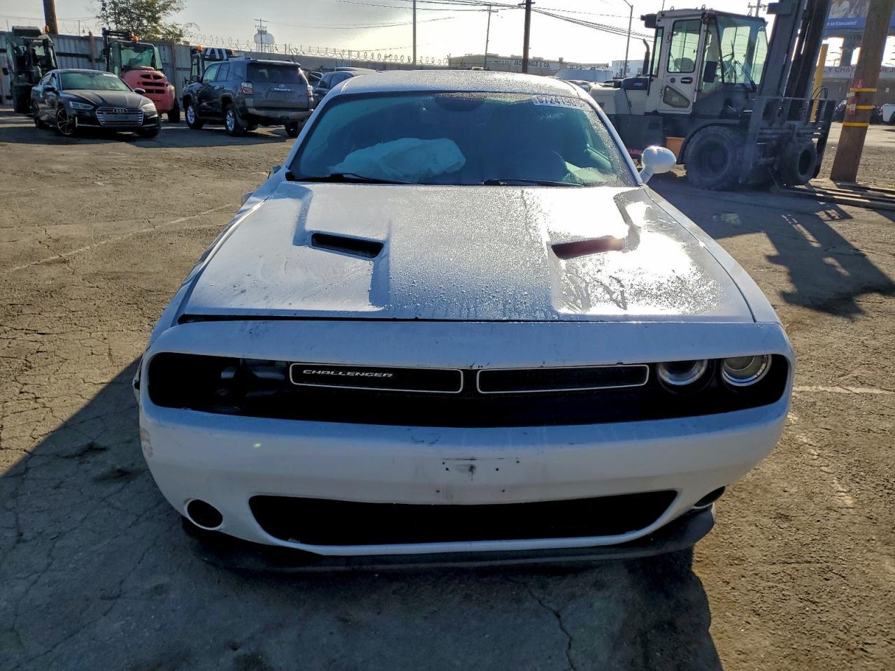 2016 Dodge Challenger Sxt - Image 5