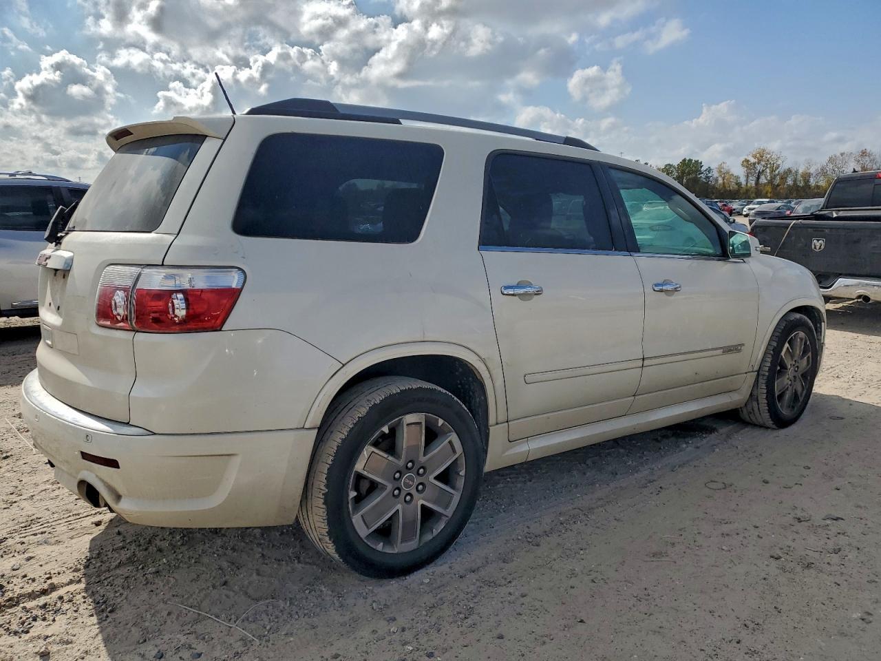 2011 GMC Acadia Denali - Фото 3