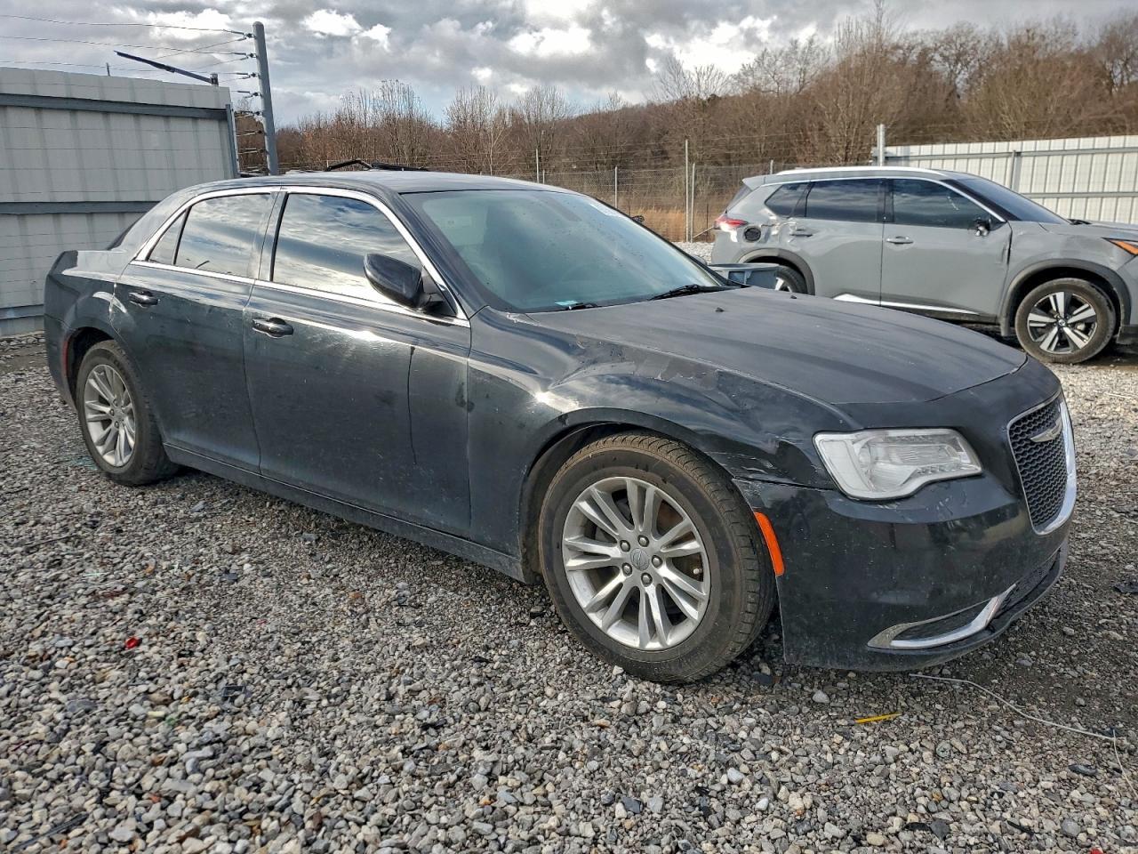 2016 Chrysler 300 Limited - Фото 4