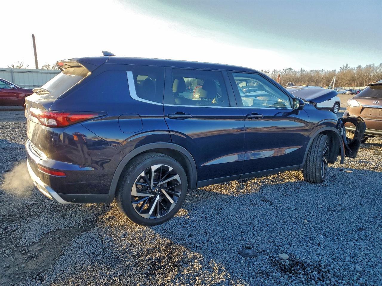 2022 Mitsubishi Outlander Se - Фото 3