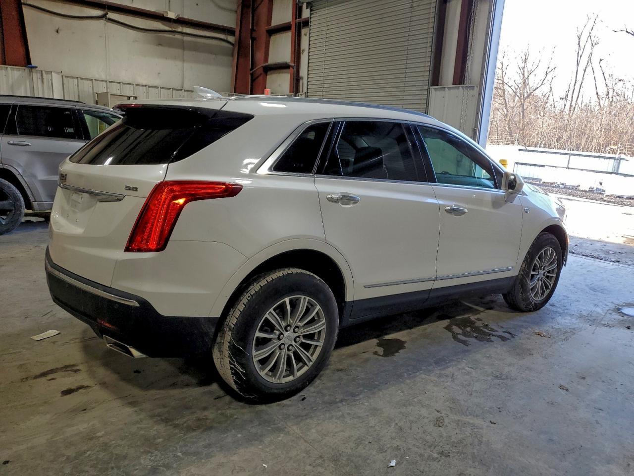 2017 Cadillac Xt5 Luxury - Image 3