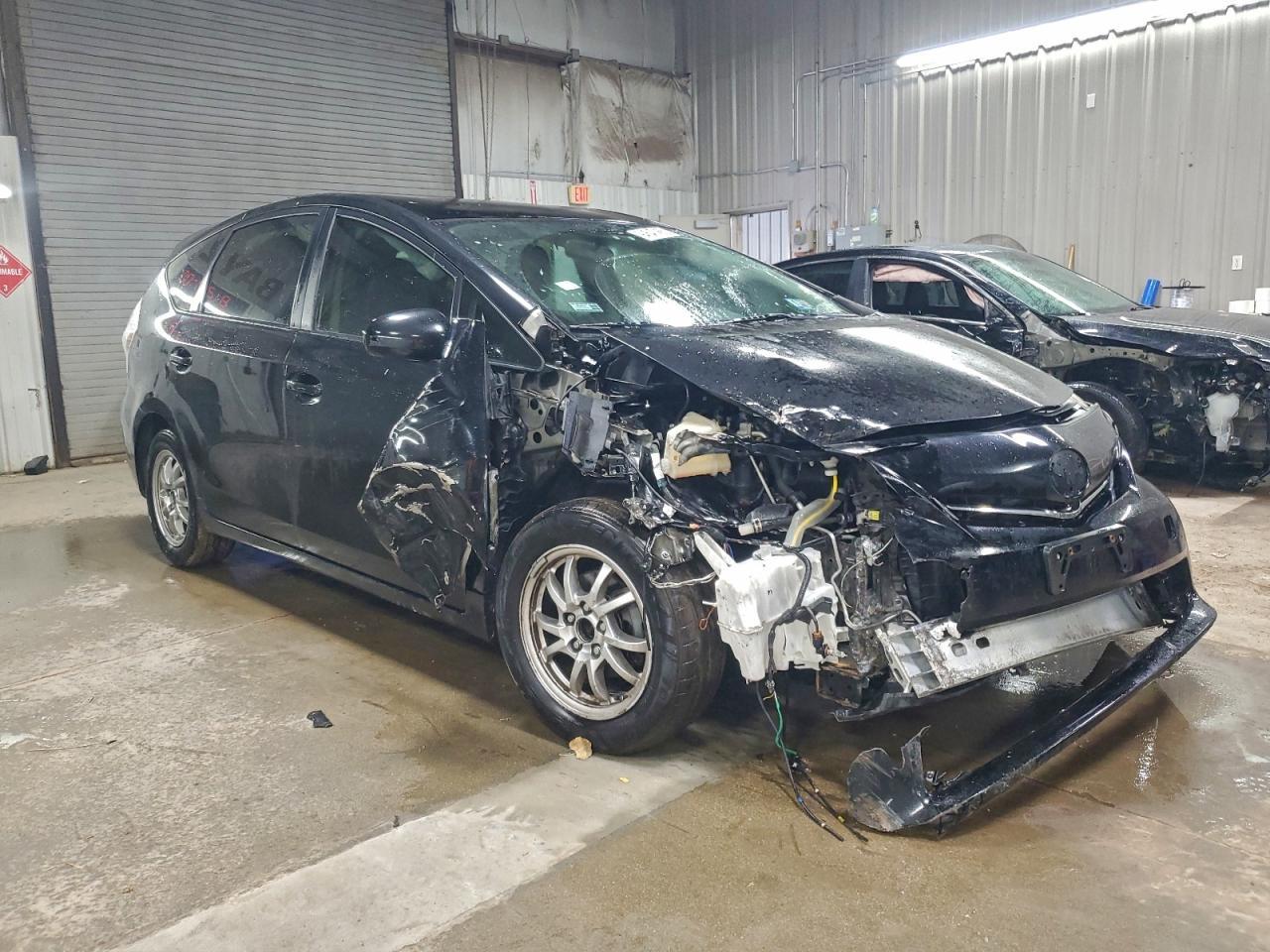 2014 Toyota Prius V Three - Image 4