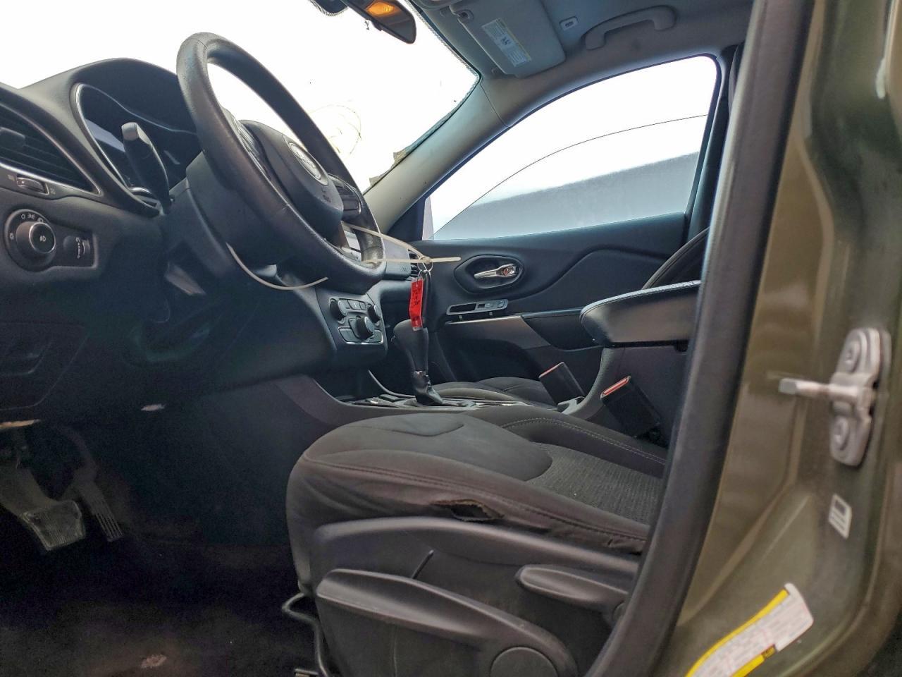 2019 Jeep Cherokee Latitude - Image 7
