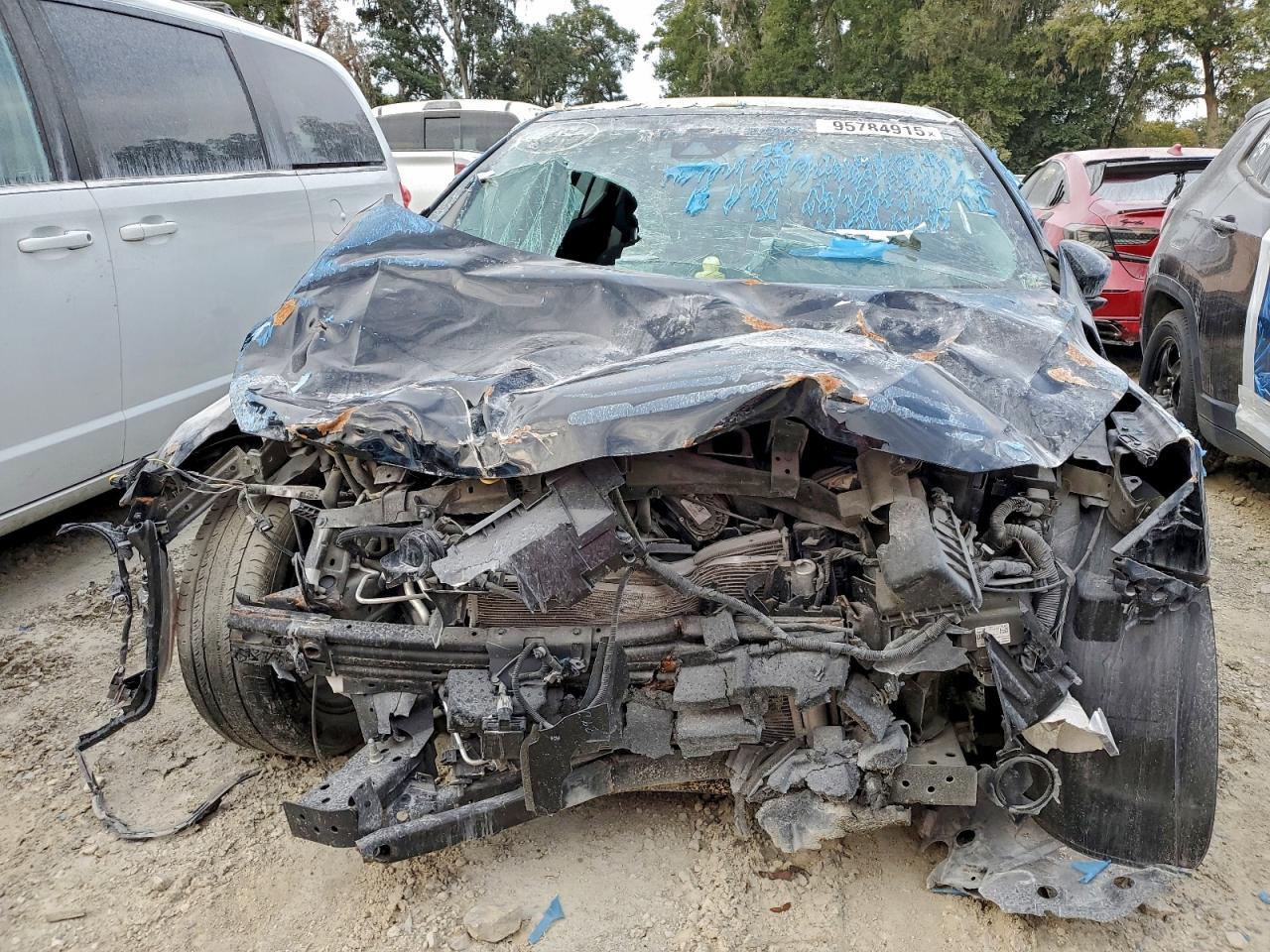 2022 Nissan Versa Sv - Image 5