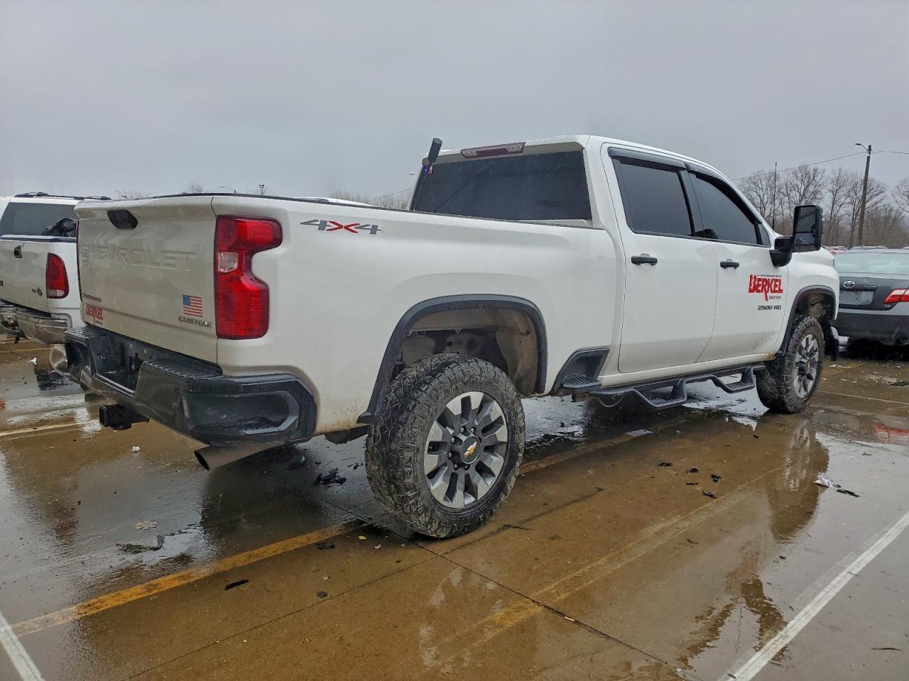 2022 Chevrolet Silverado K2500 Custom - Фото 3